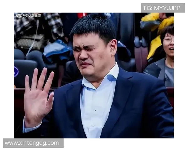 姚明在比赛中的激怒时刻揭示了他的竞争精神与坚韧不拔的决心